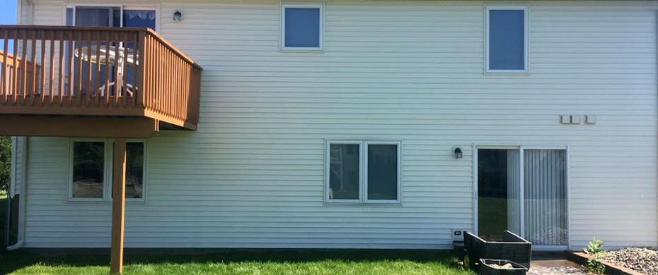clean vinyl siding with soft washing service in west michigan